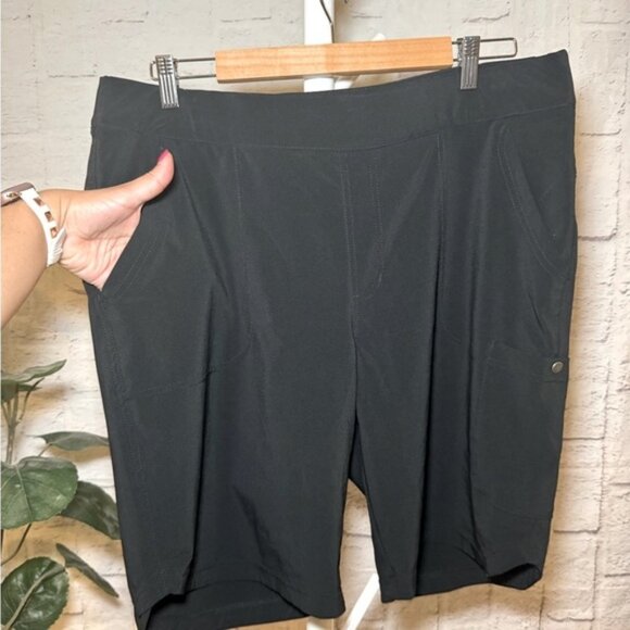 Columbia Pants - Columbia Black Bermudas, Lightweight Athletic Shorts, in Women’s Plus Size 1X